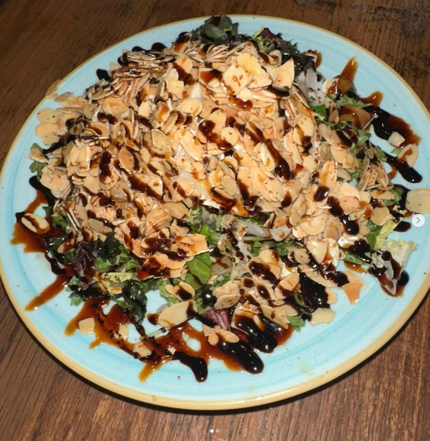 Ensalada templada con almendras