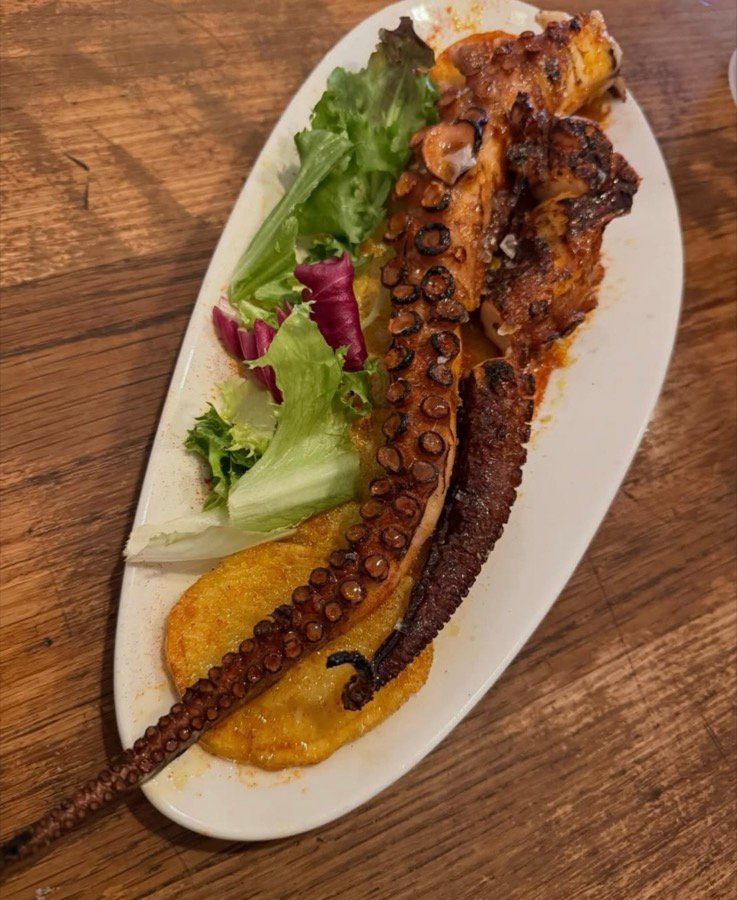Tentáculo de pulpo a la brasa